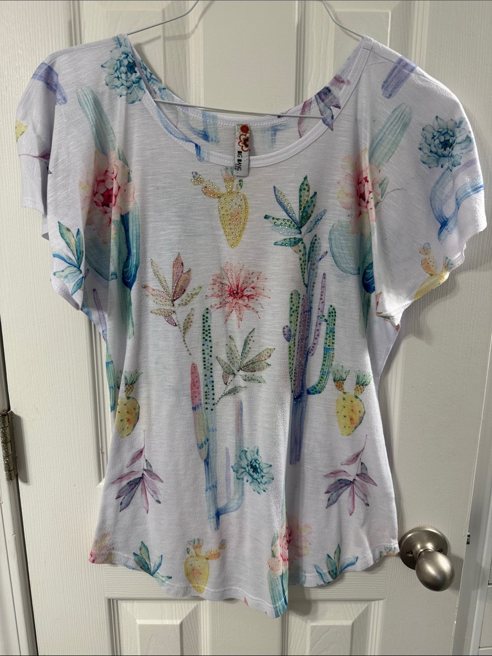 🌸 3/$10 SalWhite Short Sleeve Women’s Tee with Watercolor Cactus & Floral Print
